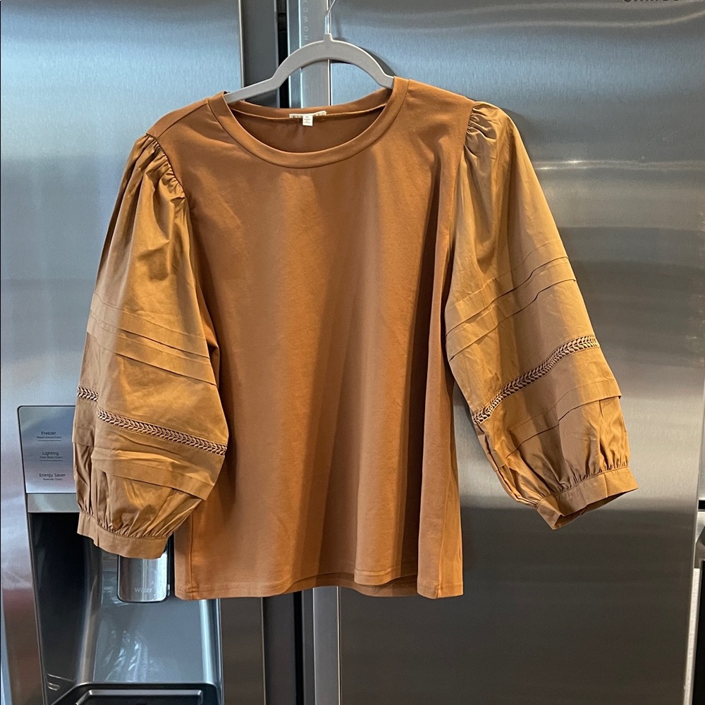 JODIFL Camel Puff Sleeve Blouse